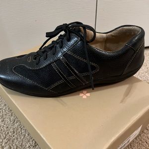 Naturalizer tie up shoes
